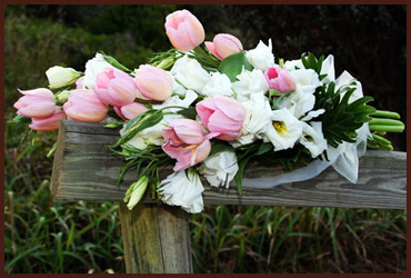 Link to arrangement page. The image is a bequet of flowers.